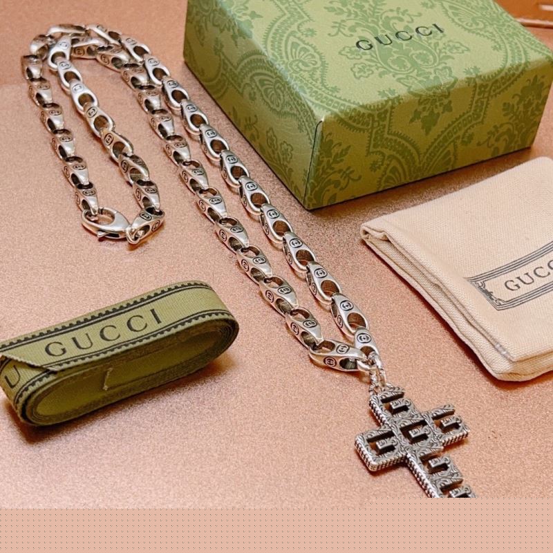 G*u*i necklaces
